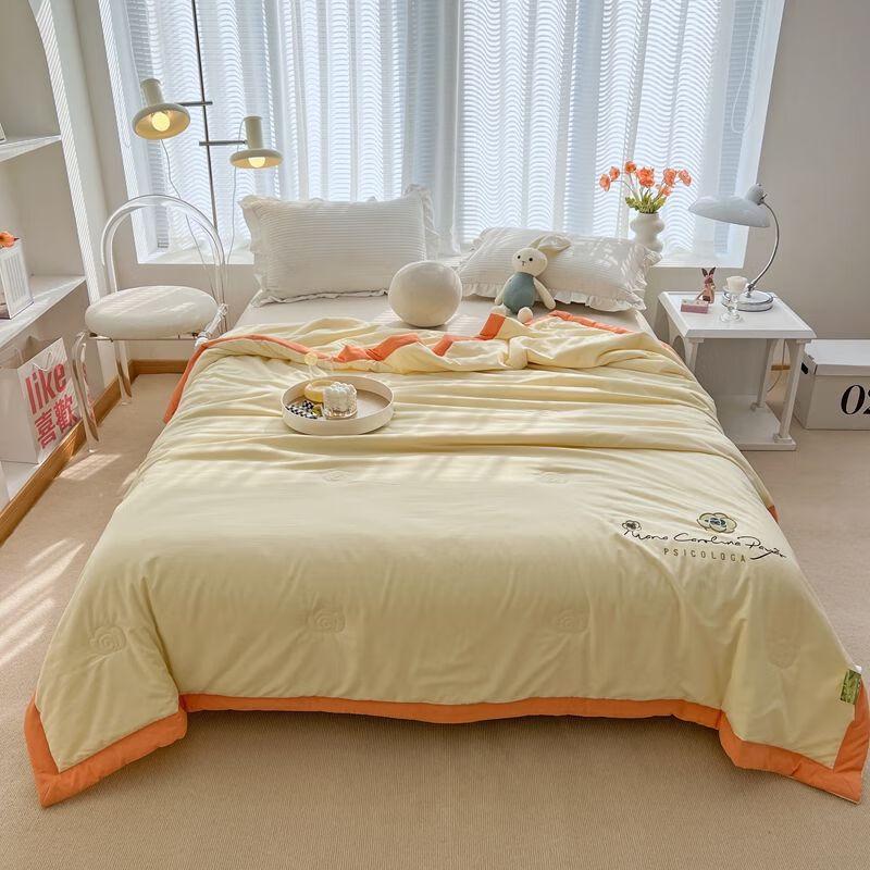 Muxinzi Camellia Plush All-Season Quilt