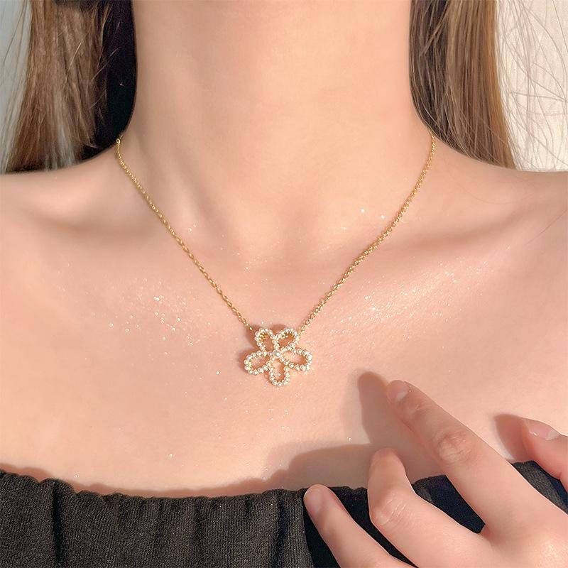 Simple Temperament Golden Beanie Necklace Female