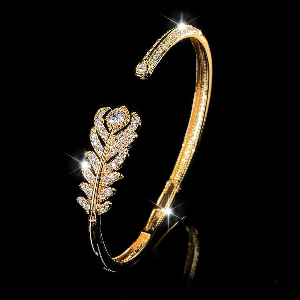 Fashionable and Luxurious Feather-filled Women's Classic and Elegant Accessory Bracelet