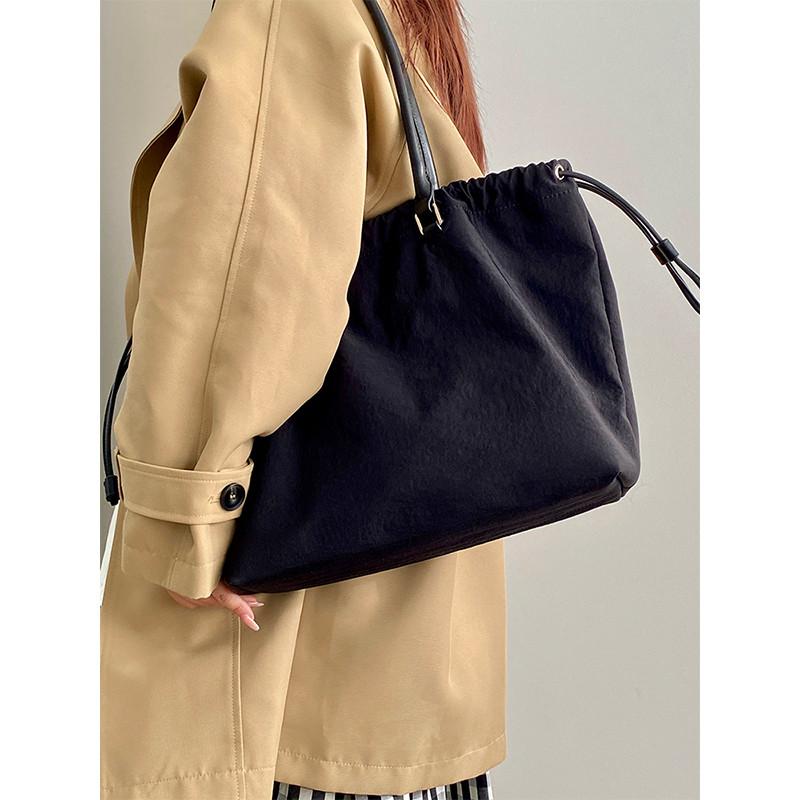 Ielgy Black Portable Shoulder Female Bag Casual Large Capacity Commuter All-Match Tote Bag