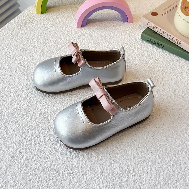 

Корейская версия детских маленьких кожаных туфель 2025 весна девочки зарубежный стиль туфли принцессы мягкая подошва детские одинарные туфли бант туфли Дуду 22-25 yards FCL shot 40 pairs серебряный