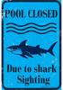 Danger Zone Requins Plaque Métallique Vintage Boîte Man Cave pour Hommes Femmes Décor Mural pour Bars Restaurants Cafés Pubs 12x8 Pouces