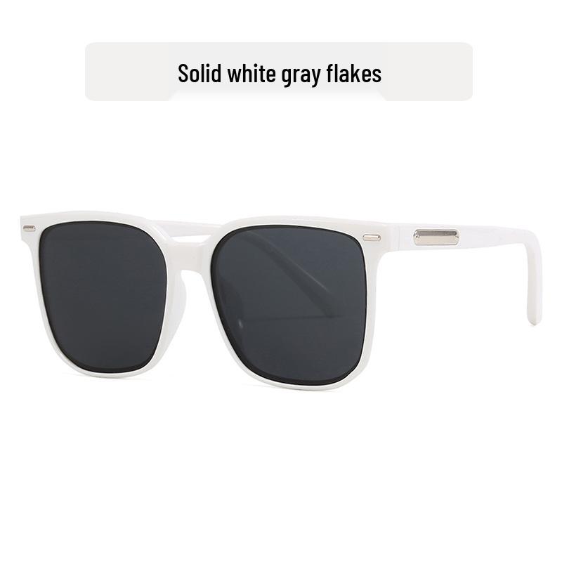 Trendy Brown Rivet Sunglasses - Large Frame, Small Face Effect for Beach Vacations