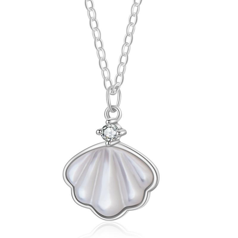 

Ins Inspired Stylish Shell Pendant Necklace In Durable Titanium Steel For Effortless Elegance срібний