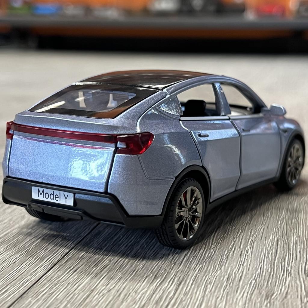 New 1:32 Model Y Electric SUV Alloy Car Model Diecast Metal Toy Off-road Vehicles Car Model Sound And Light Kids Gifts With Boys