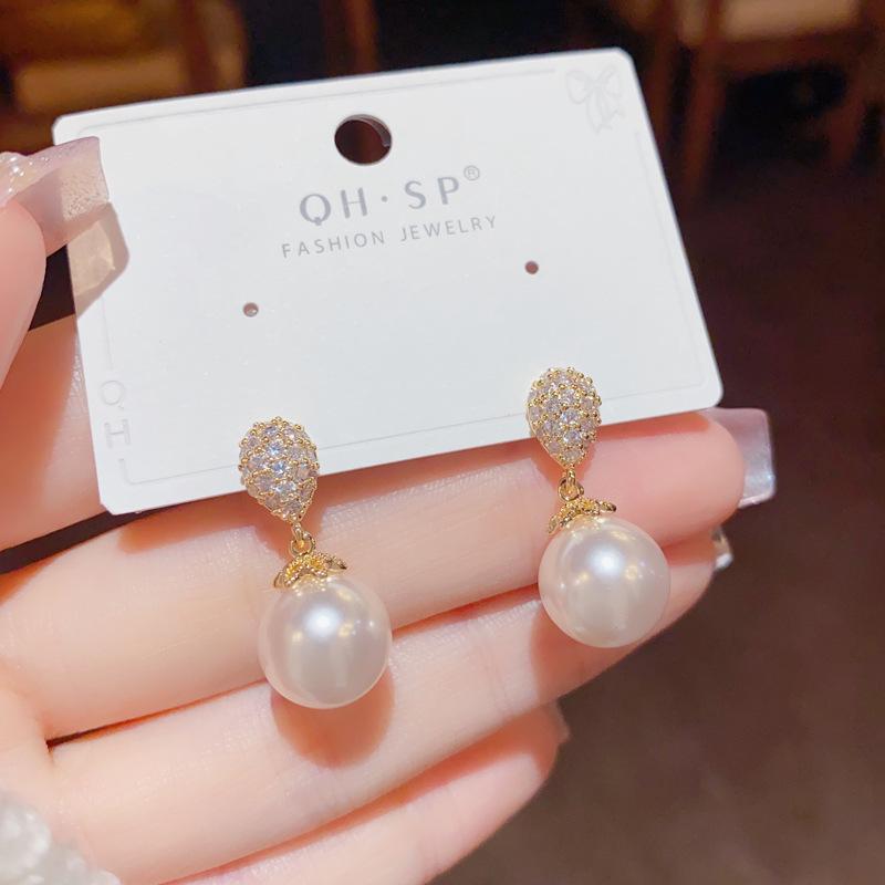 Women s Fashion Light Luxury Versatile Small Earrings