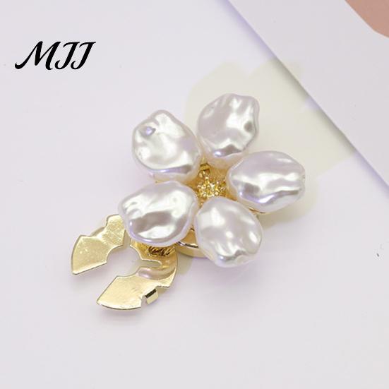 Clothing Repair Kits for Sewing Pearl Flower Button Cover, Clip on Covers Women, Detachable Shirt Unique Gift Fillers Crafters Clips, White
