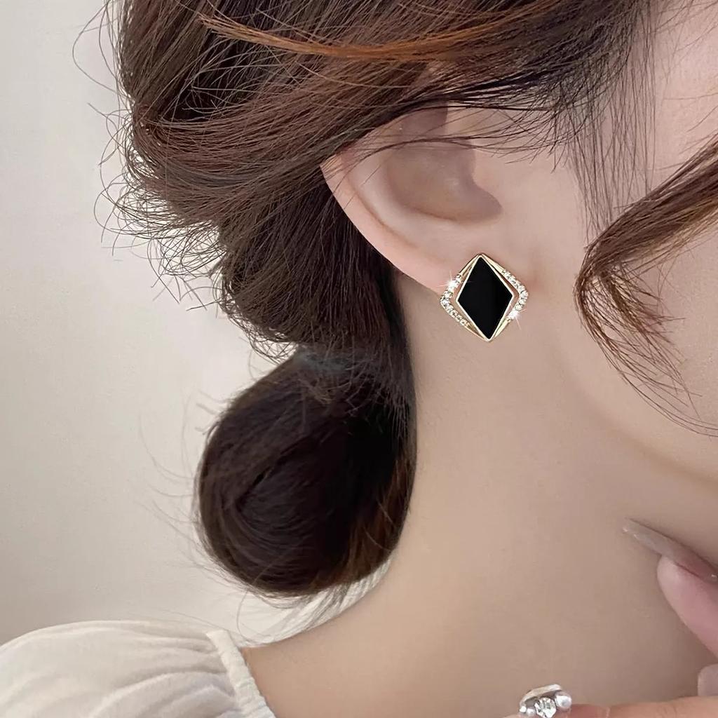 New Style Exquisite Black Rhombus Earrings for Women New Cool Style Earrings Niche Design High-end Earrings