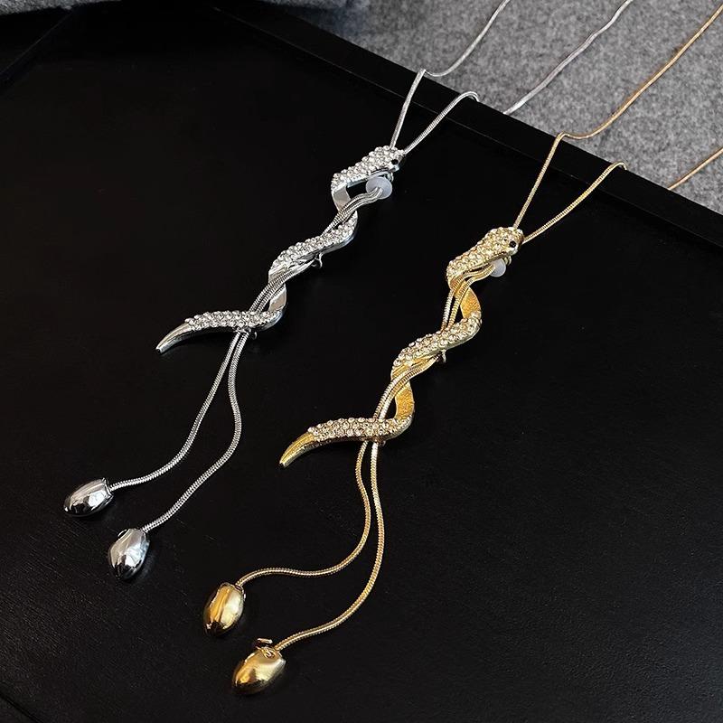 Short Snake-shaped Sweater Chain - New Design with A Touch of Unique Style - Small Cross Necklace for Women - Light Luxury Accessory