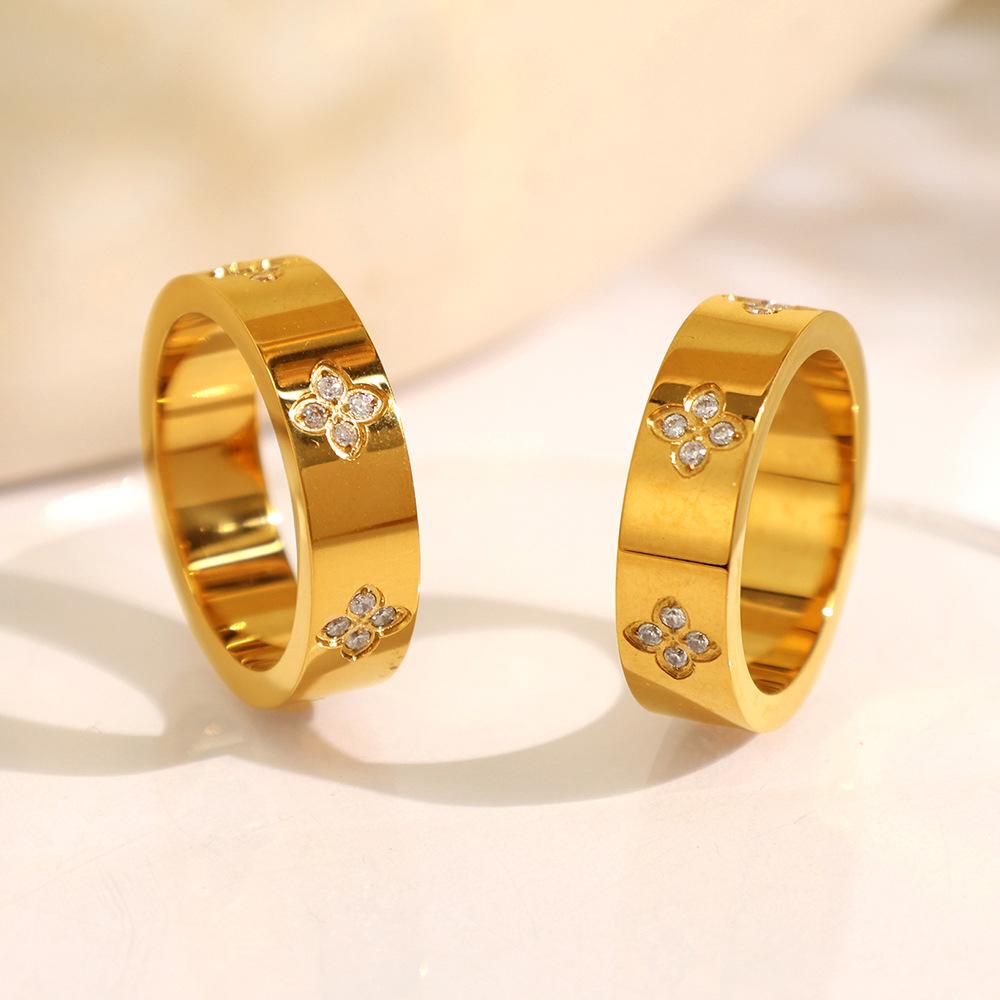 Hot-selling ins wind ring, four-leaf clover zircon titanium steel ring, sweet love diamond ring.