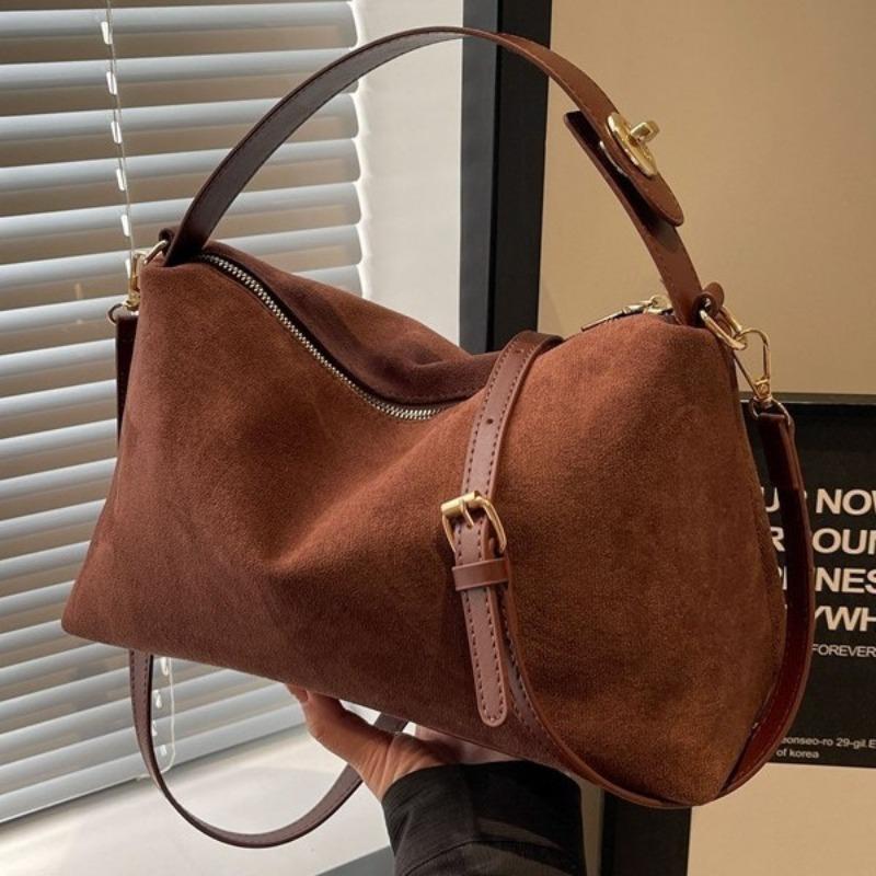 This Handbag Features A Unique and Elegant Design. It Is A Simple, Fashionable and Trendy Crossbody Bag