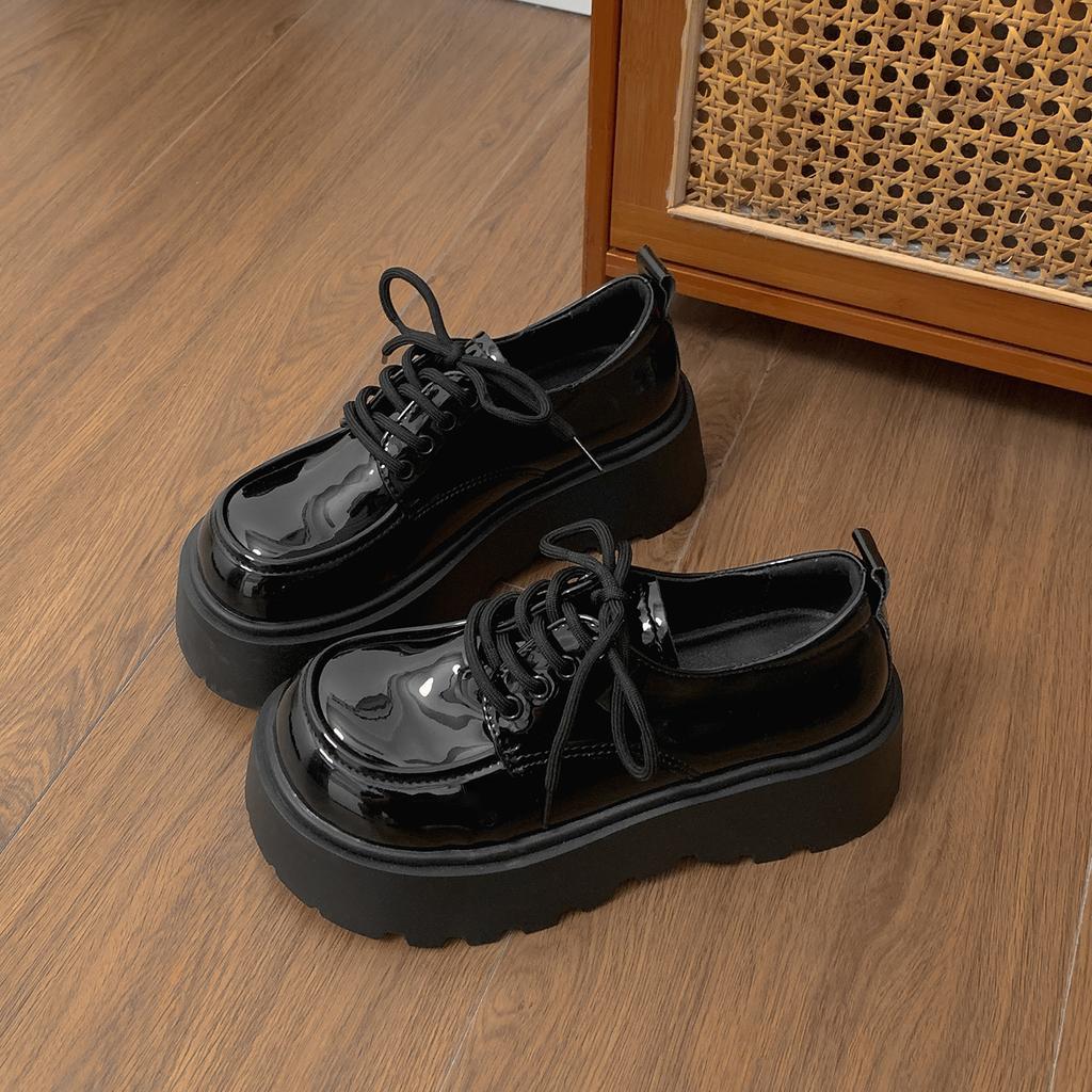 Wang Fan, schwarze britische Plateau-Lederschuhe, Herbst zu Röcken, lieben einzelne Schuhe