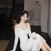 Royal sister, unique and beautiful lace, one-word shoulder slim fit, hip-wrapped long dress, high-end niche non-collision dress, winter