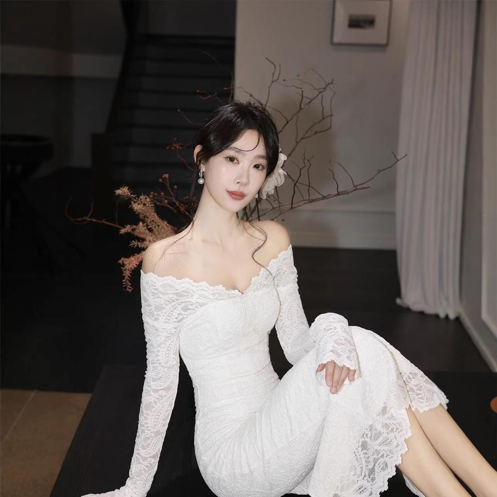 Royal sister, unique and beautiful lace, one-word shoulder slim fit, hip-wrapped long dress, high-end niche non-collision dress, winter