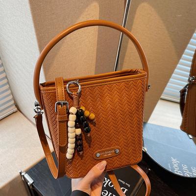 Women's Bag 2025 New Retro Portable Bucket Bag Women's Korean Version Super Fire Woven Messenger Bag Fashion Casual Commuter Bag
