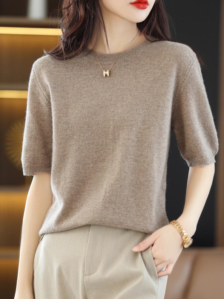 Women's Plus Size Wool Sweater - Versatile Knitwear for Autumn and Winter.