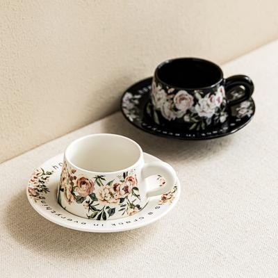 Lätt lyx kaffekopp och fat set Exklusivt keramiskt koppset av hög kvalitet Hushålls eftermiddagste mugg presentkopp