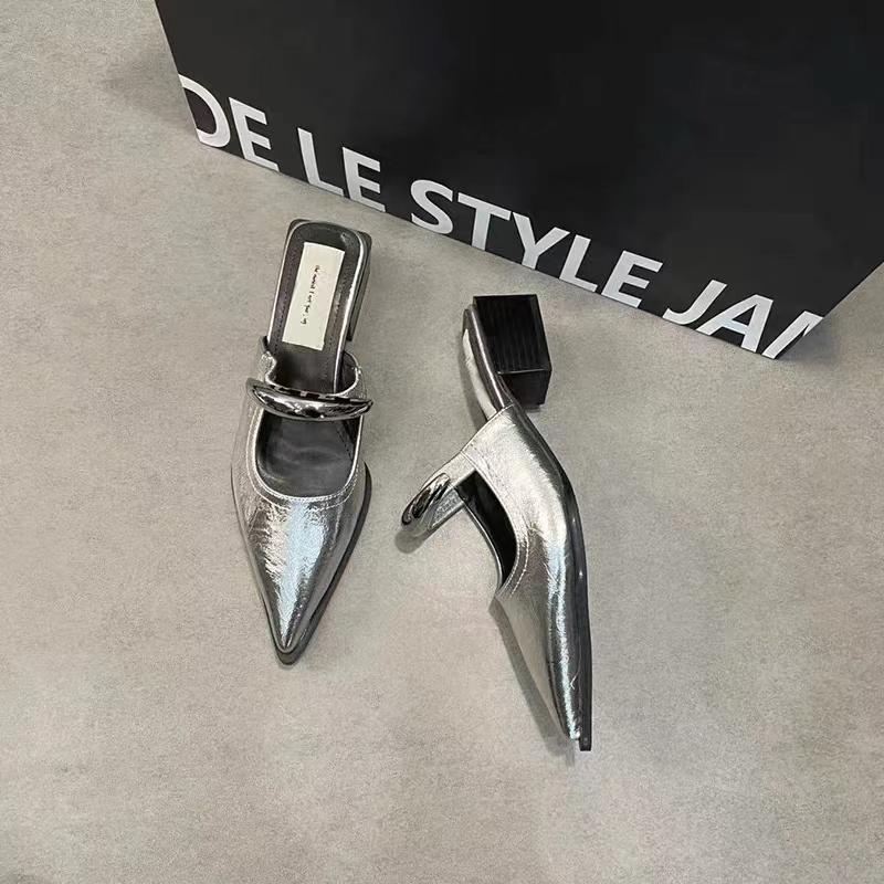 Новый Стиль Популярные Летние Лаконичные Женские Шлепанцы с Острым Носком Модные Тонкие Низкие Каблуки Вечерние Туфли-Лодочки Мюли Шлепанцы Zapatos Mujer 35 серебряный 2490₽