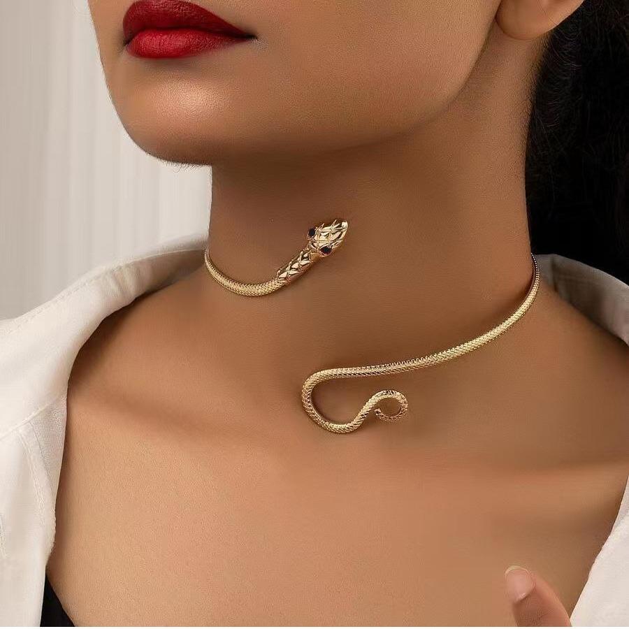 Fashionable snake design open collar