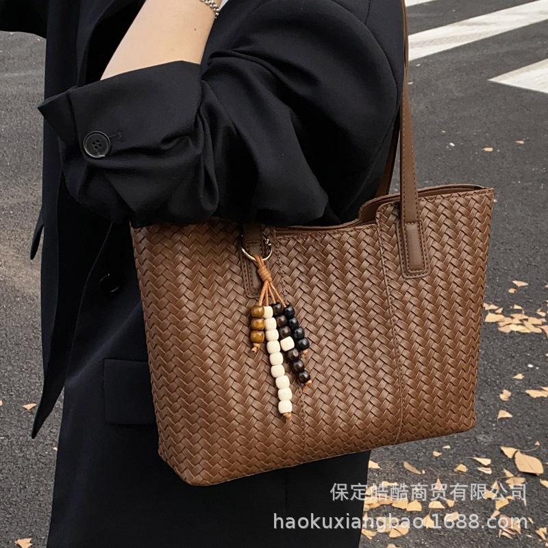 Large-capacity Bags Women's Autumn and Winter Versatile 2025 New Casual Shoulder Bags Are Popular This Year, Textured Commuter Tote Bags