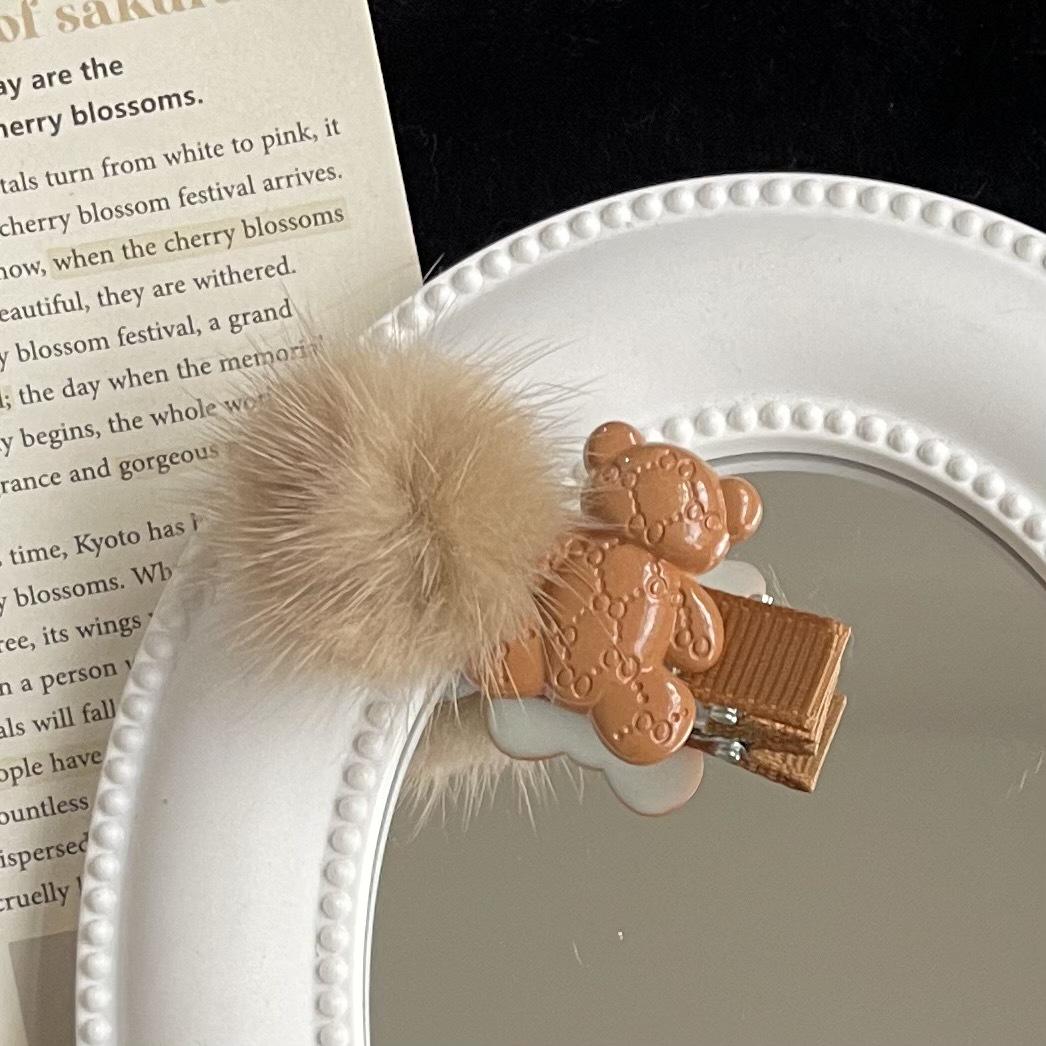 

Furry Beige Bear Hair Clip - Cute Autumn/Winter Side Accessory for Women and Girls