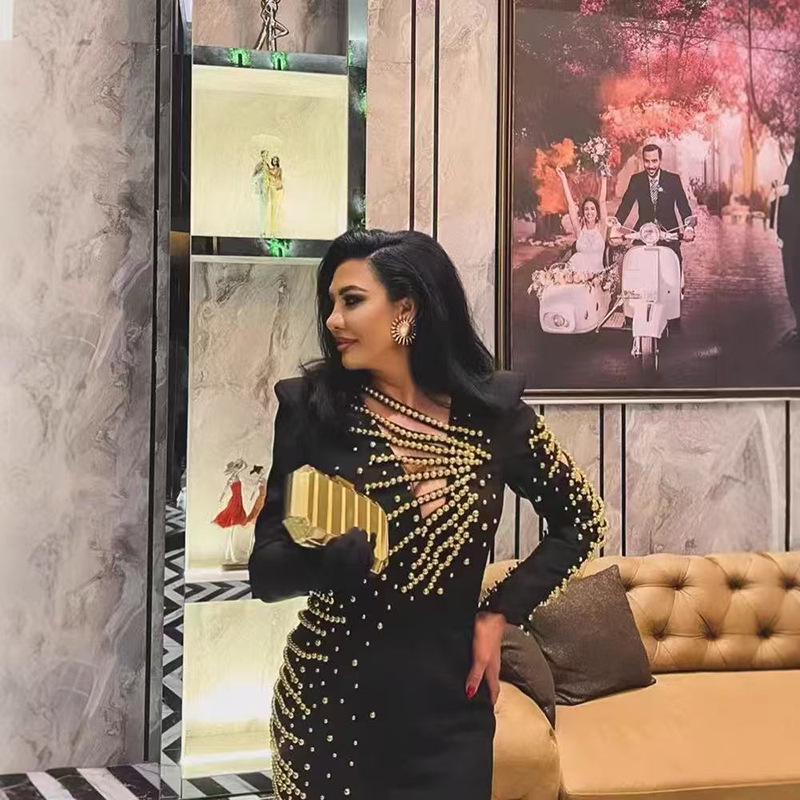 Rochie de seară elegantă cu decolteu în V, cu mărgele și mâneci lungi