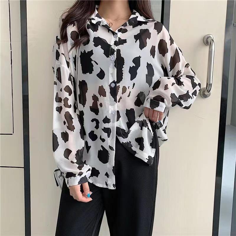 

Женская рубашка средней длины с леопардовым принтом в стиле ретро для защиты от солнца Large белый