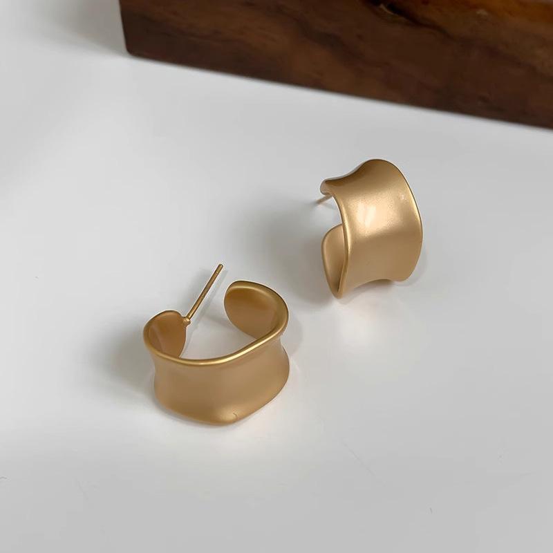 

C-shaped Frosted Earrings Niche Retro Design Vintage Minimalist Ladies Accessories Elegant Jewelry Fashion Hundred Models Earrings