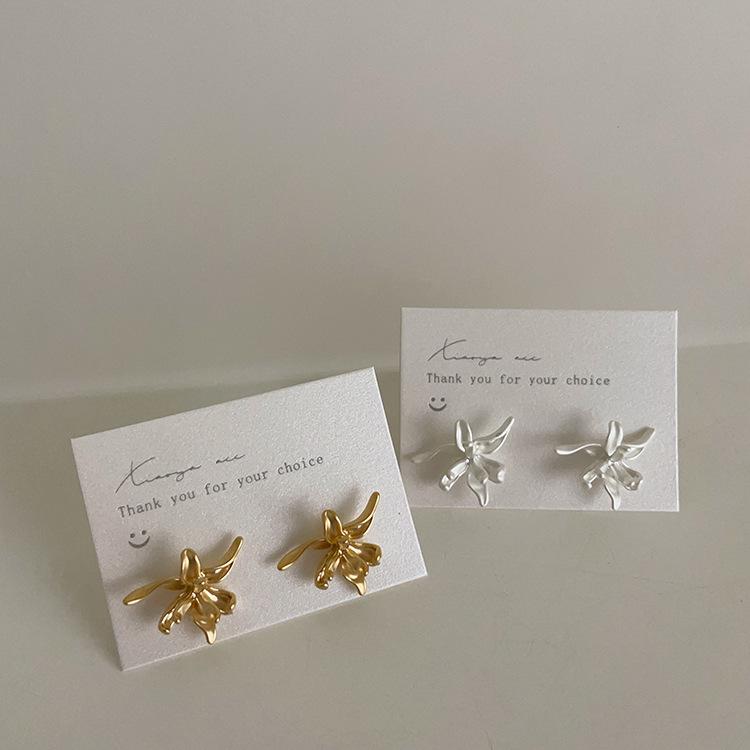 Irregular Retro Matte Metal Flower Stud Earrings for Women - Unique and Versatile Design