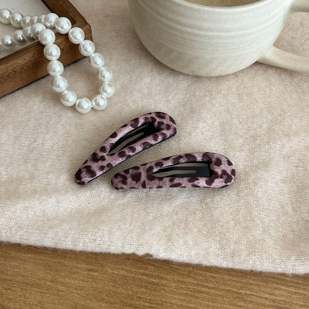 Pinzas de Pelo de Moda con Estampado de Leopardo: Par de Pinzas Elegantes para Flequillo de Adultos Estilo Japonés-Coreano - Sencillas y Lindas.