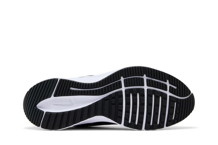 Women's Sneakers Nike Quest 4 Black White (Women's) Black/Dark Smoke Grey/White