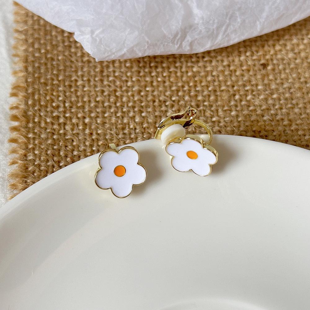 Korean Xiaoxiang Love Heart Earrings: High-End Summer Sweet Design with Niche Oil Drop Accents