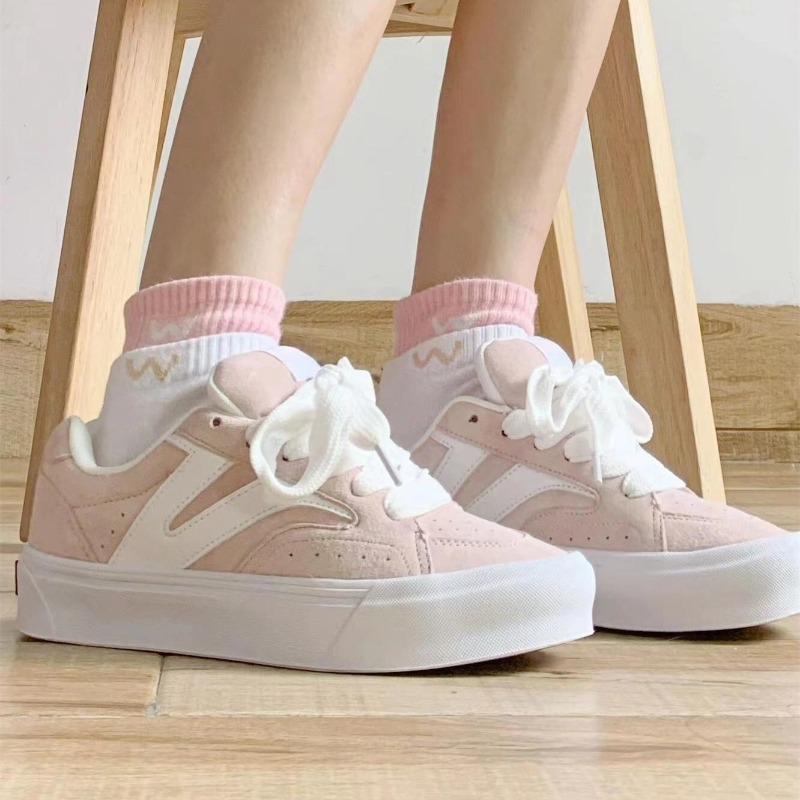 Platform bread shoes fur classic retro low-top black and white board shoes men's and women's shoes versatile couple casual shoes