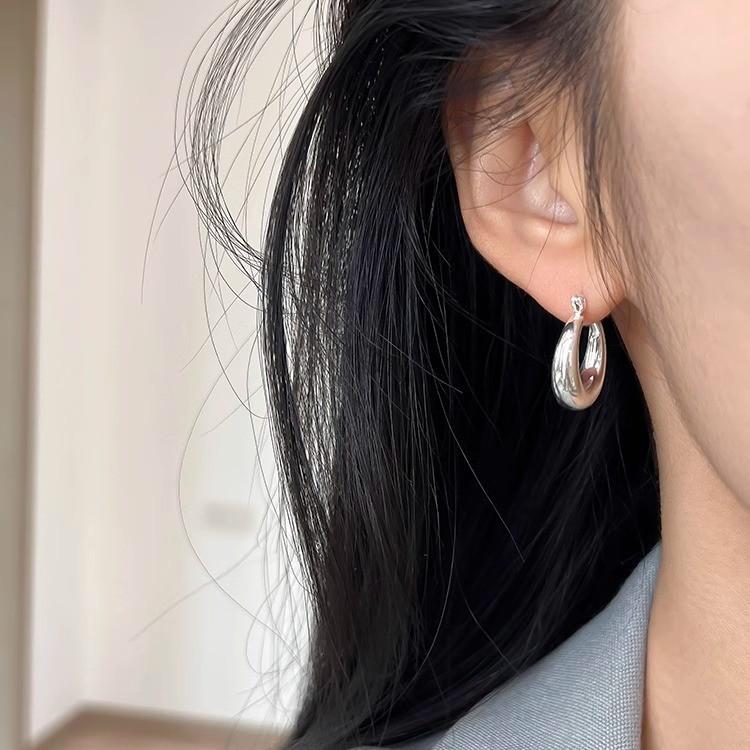 High quality metal smooth round plain ring high-end niche design earrings autumn and winter temperament earrings