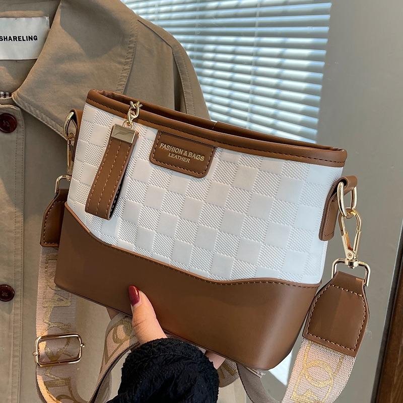 Popular bags women's autumn new trendy fashion broadband shoulder messenger bag stray bag