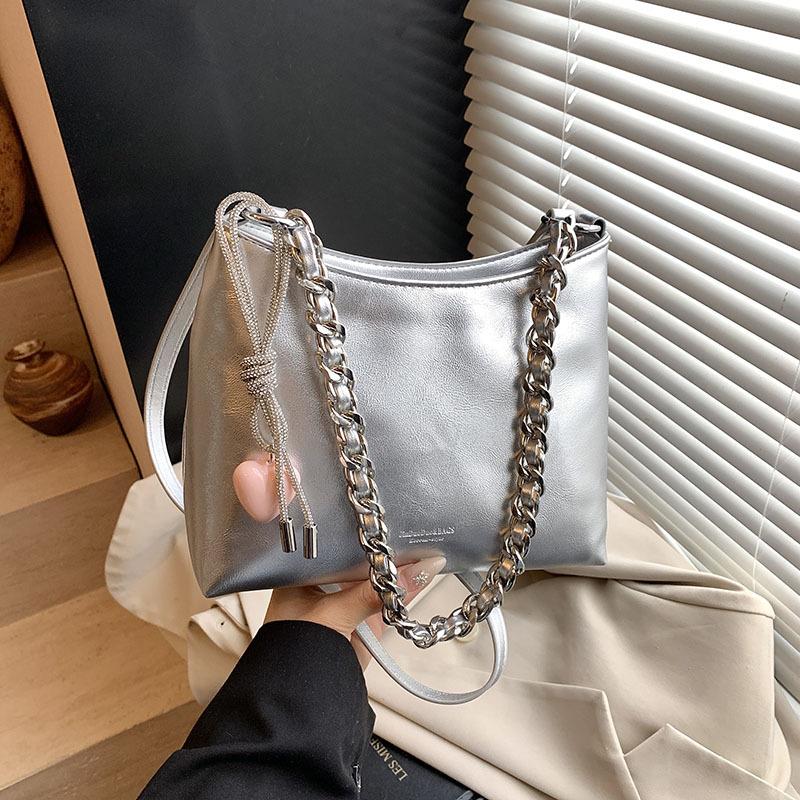 Chain Underarm Bag Women's Fashion Bucket Bag 2025 New Simple Niche Casual Shoulder Messenger Bag