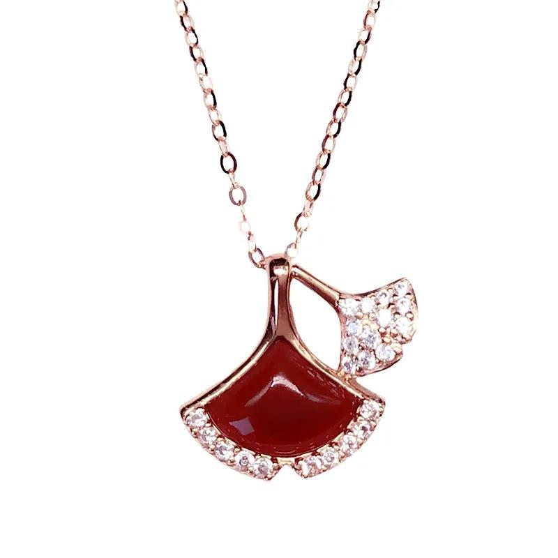 Exquisite Russian 585 Purple Gold Flash Diamond Redstone Maple Leaf Plated Rose Gold Pendant French Exquisite Colored Gold Necklace