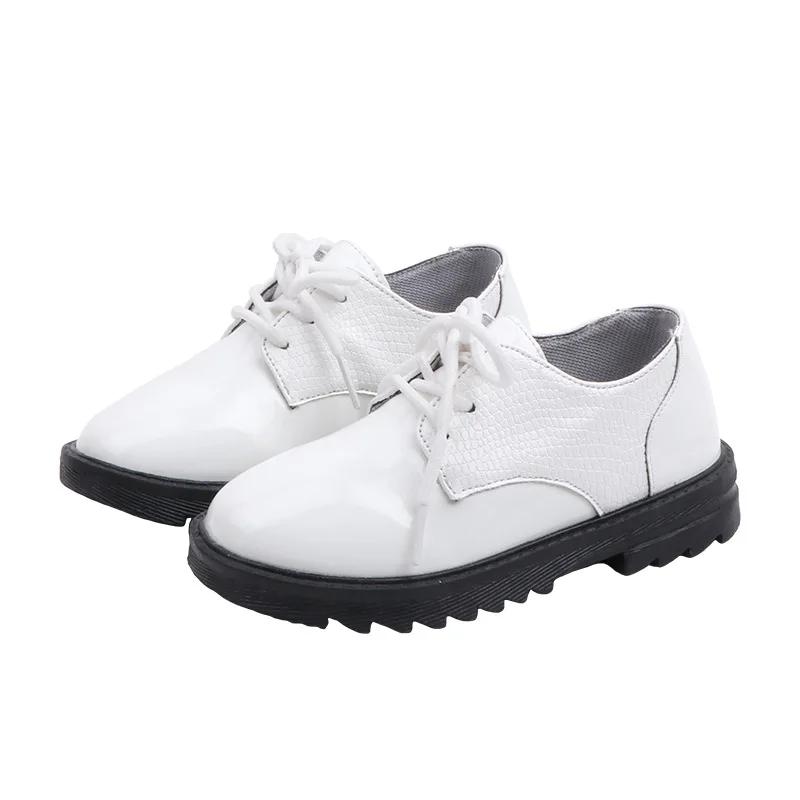 2024 Kinder Lederschuhe für Jungen Herbst Neue Modische Bequeme Vielseitige Hochzeit Aufführung Britischer Stil Schwarze Schuhe