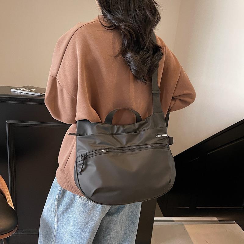 Large-capacity bag women's summer new messenger bag sports locomotive style advanced sense work commuter bag