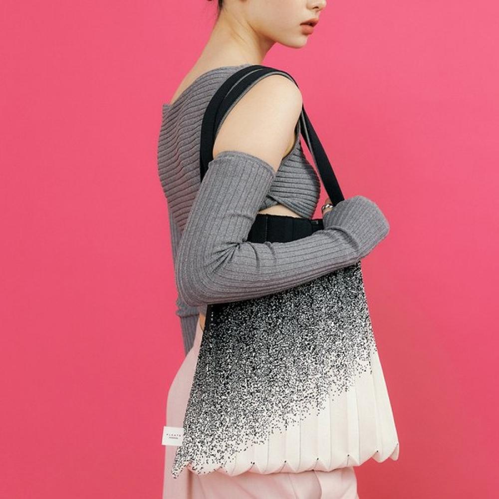 

Pleatsmama Shoulder Bag White Black Single option