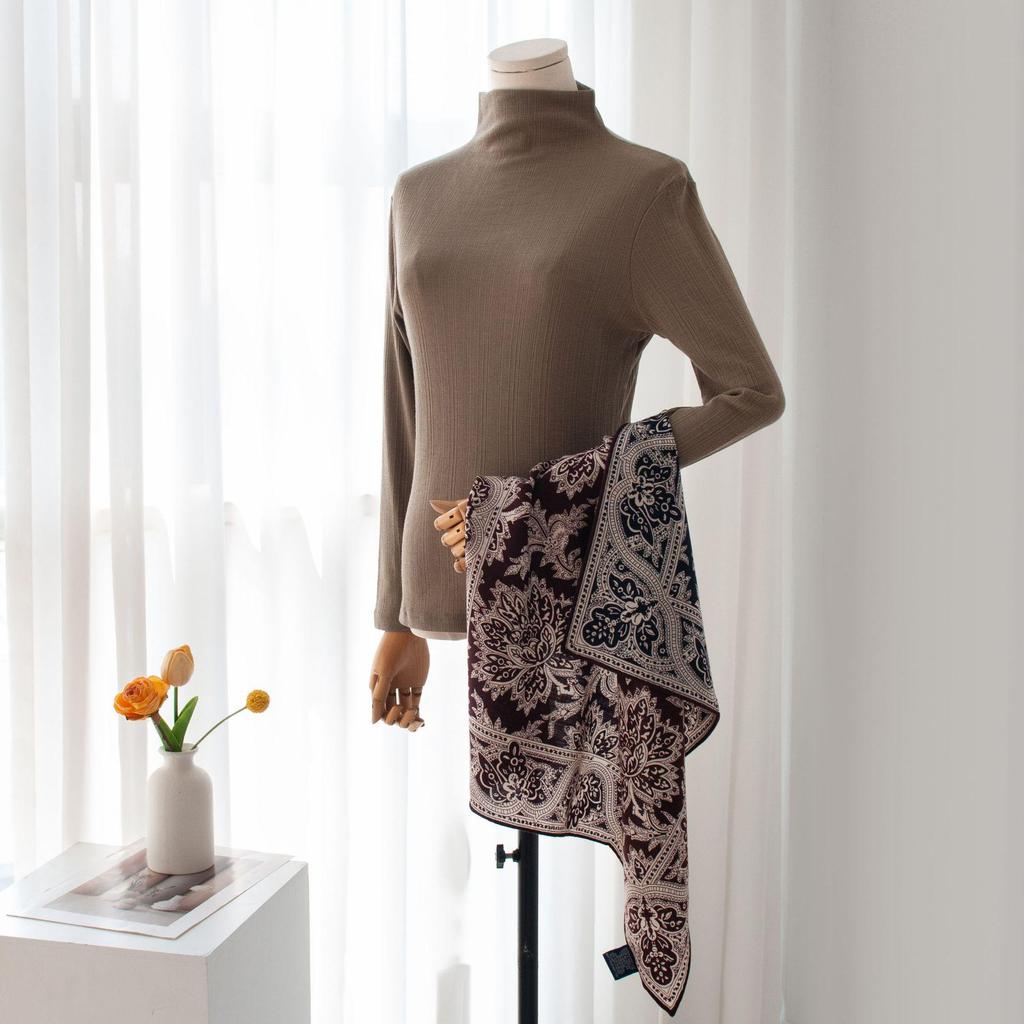 Handmade Retro Paisley Print Double-Sided Wool-Silk Scarf: Luxurious Small Square with High-End Feel