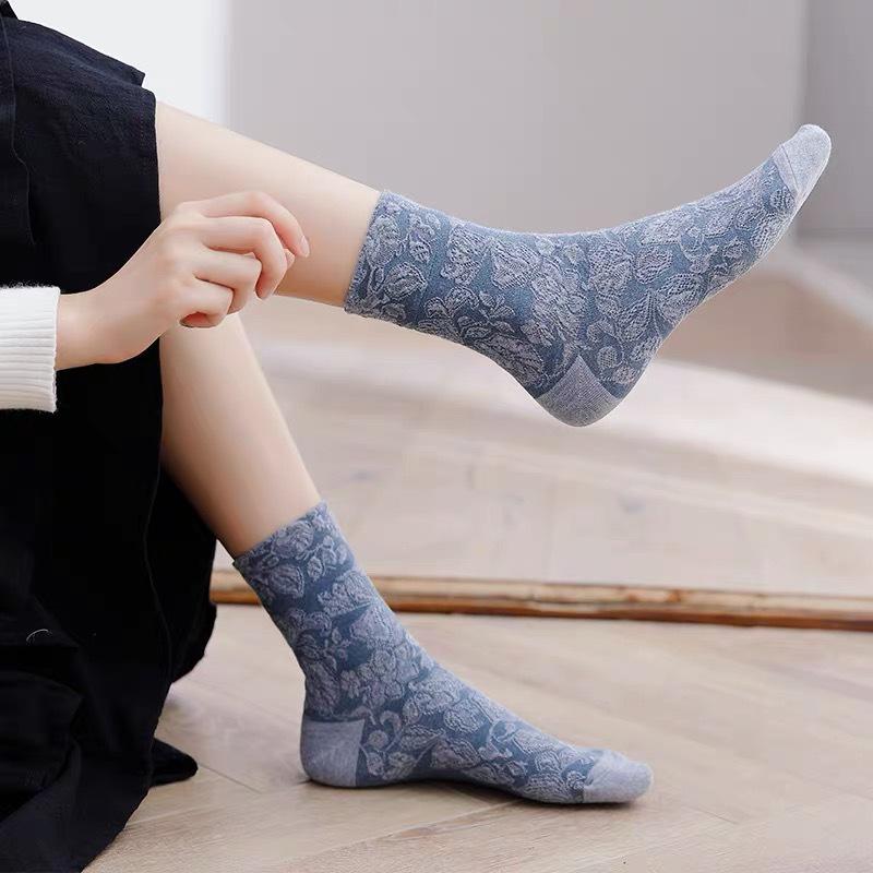 Vintage Dark Pattern Mid-Calf Slouch Socks with Embossed Flowers - Trendy Casual Wear for Spring and Autumn