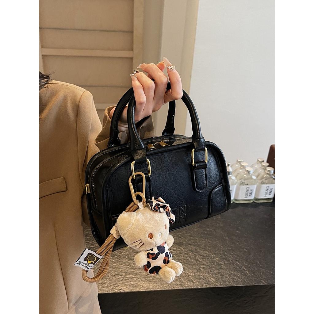 Retro Fashion Pleated Portable Small Bag Women's 2025 New Spring and Summer Commuting Versatile Baseball Bag Niche Messenger Bag