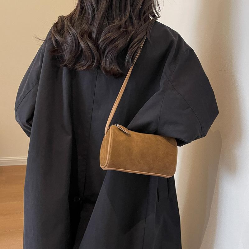 This Year's Popular Bags Are Versatile In Autumn and Winter 2025 New Niche Design Messenger Bags Women's Matte Cylinder Bags