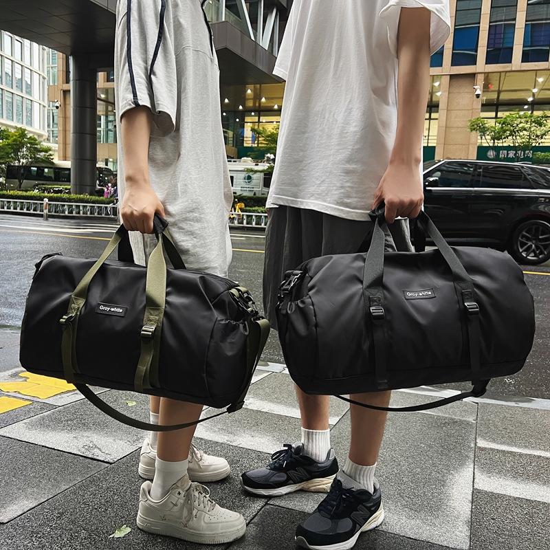 Large capacity storage bag men's new portable versatile trendy crossbody sports bag fashionable short distance light travel bag