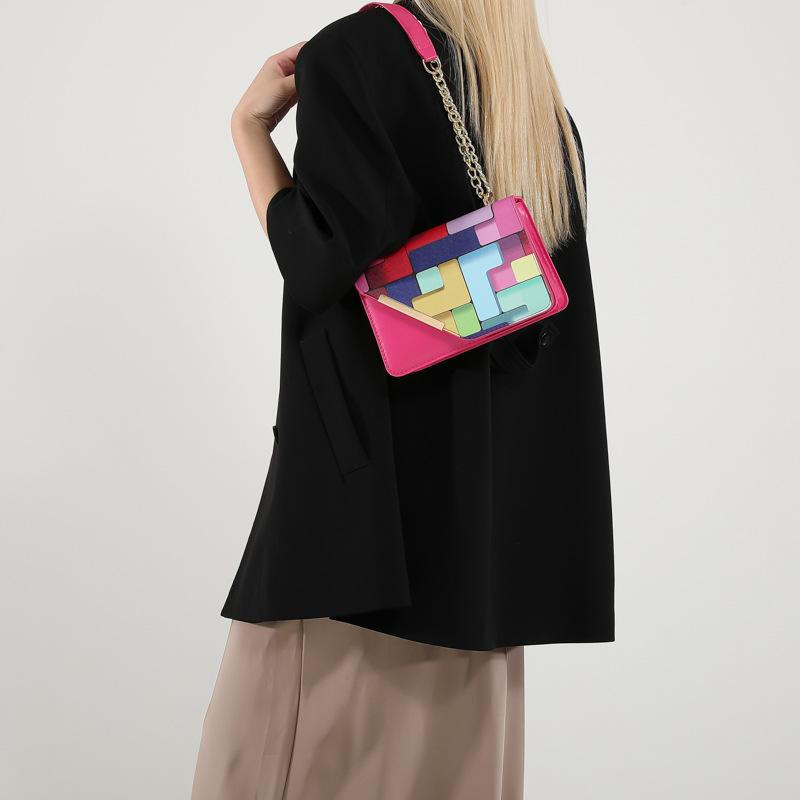 Quest'anno, la popolare borsa piccola a colori contrastanti da donna, la nuova borsa quadrata piccola alla moda e portatile, la bella borsa a tracolla straniera estiva