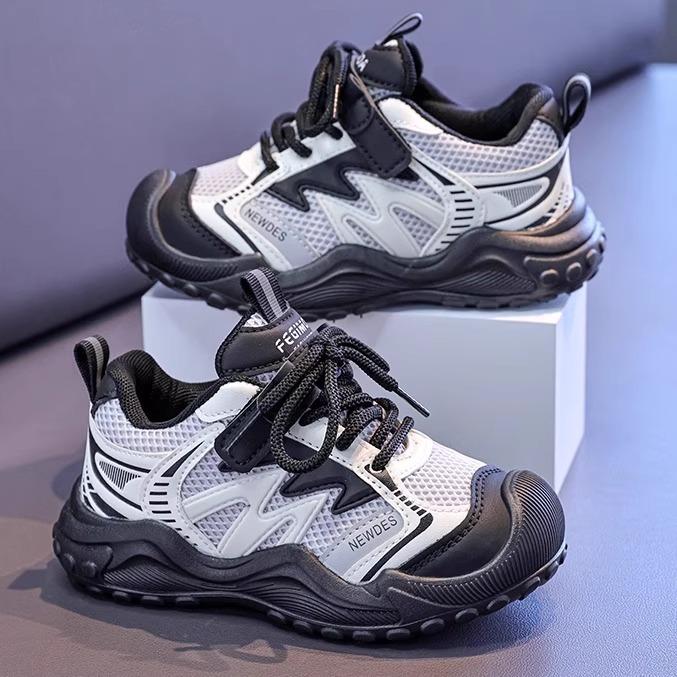 Children's sports shoes 2025 autumn new boys casual shoes breathable mesh fashion versatile girls board shoes tide