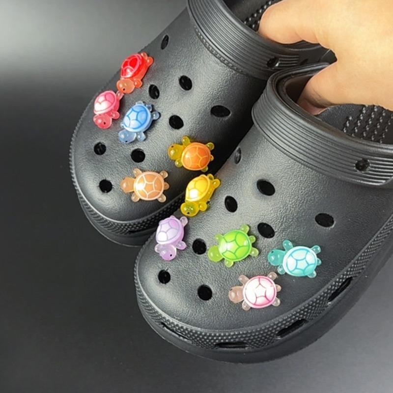 Mote Sko Charms Sett Tilbehør Hull Sko Spenne Søt Lysende Liten Skilpadde DIY 3D Sko Dekorasjoner Barneselskap Jentegave