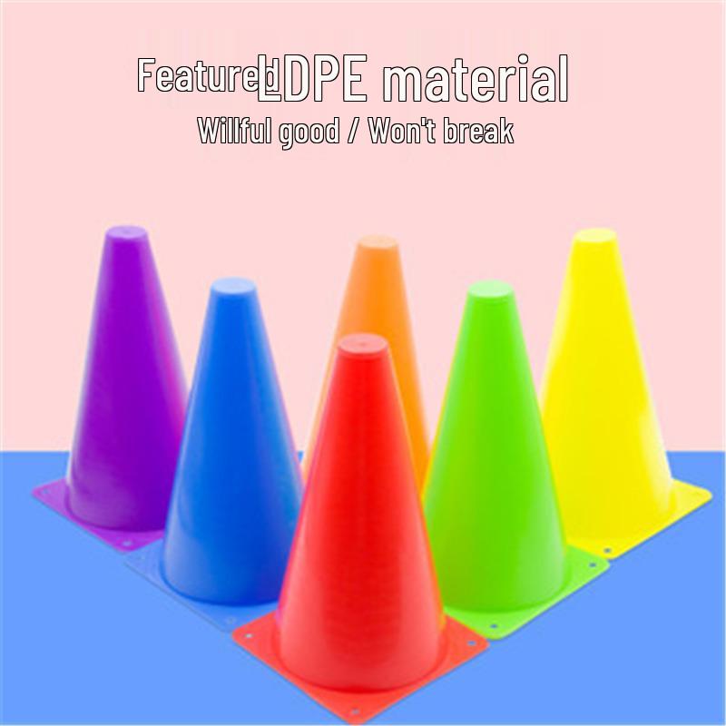 

Семиколірний набір конусів для кидання кілець: Вуличні та шкільні розмітки перешкод для занять спортом на відкритому повітрі та тренувань.