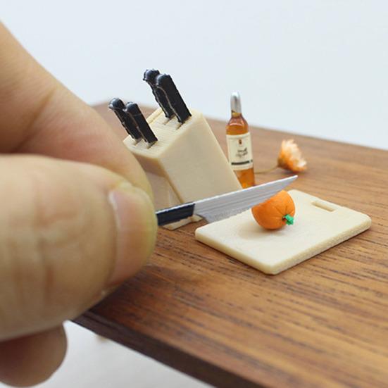 Yousheng 7Pcs/Set Miniature Kitchen Knives Set Metal Blade Black Handle Knife Seat Block Cutting Board Set 1:12 Scale Dollhouse Accessories